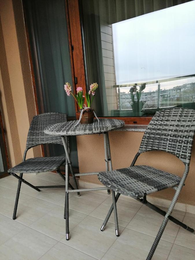 Sunny Appartement Burgas Stad Buitenkant foto